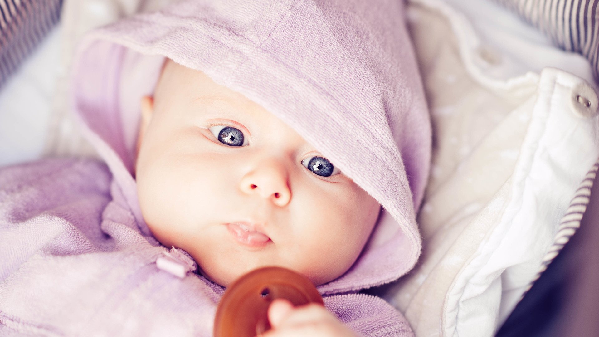 温州捐卵电话捐卵女孩孕早期为宝宝的明亮眼镜而奋斗